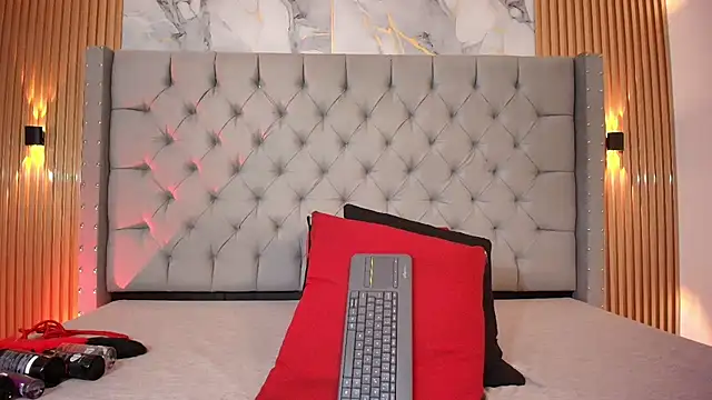 la_indiia (F young) - Wet my pussy with your vibrations