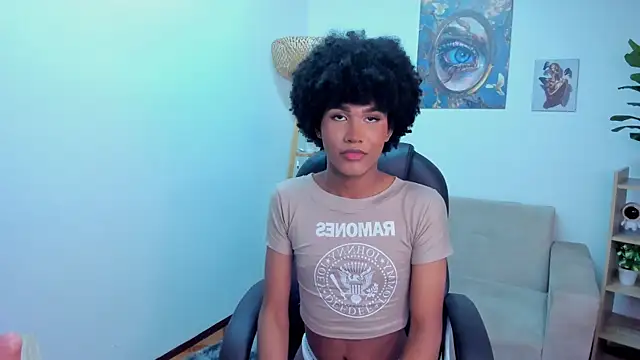NaomiSaenz_ webcam