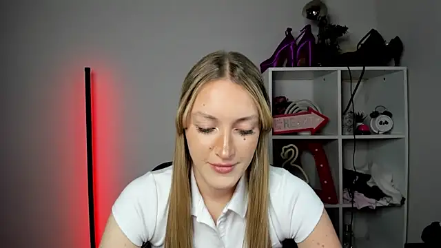 EvelynBlond webcam