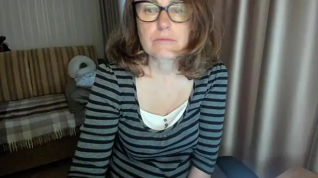 lauraoven webcam