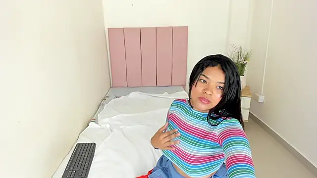 Mindy_Claker webcam