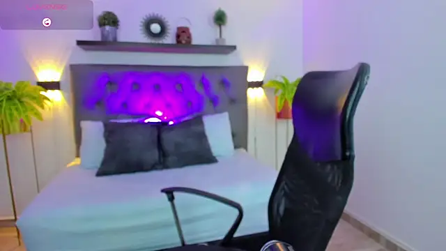 kitty_sweeety_ (F teen) - spanks my ass in doggy x10