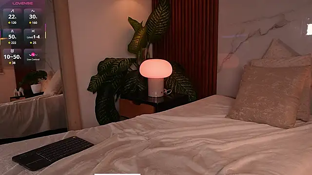 lexiee_grey_ webcam