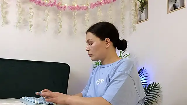 MadameDeFeu webcam
