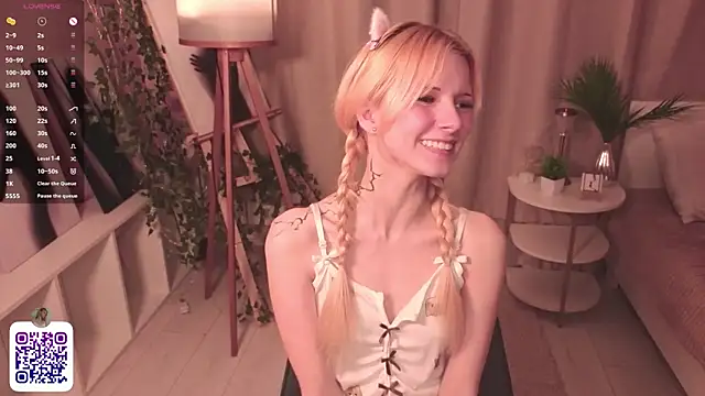 JuanaSumma webcam