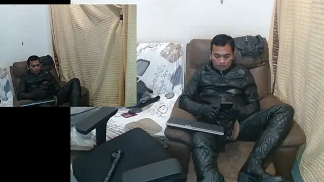 Leatherbdsm81 webcam