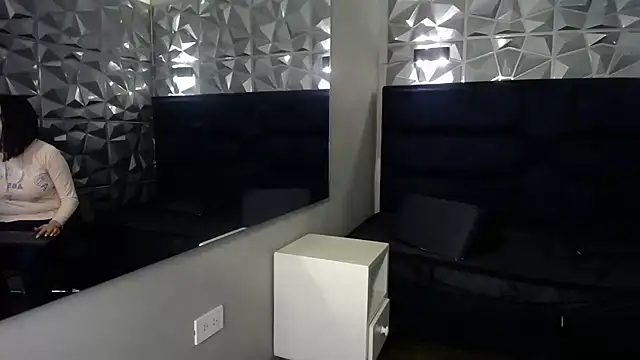 Cata_black webcam