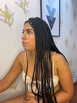Laia_white