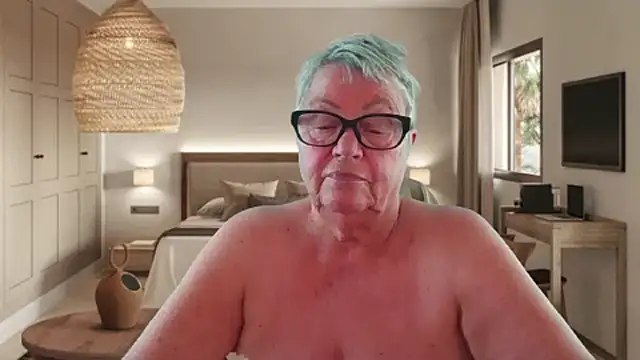 Mystery-Grandmother webcam