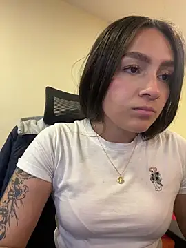 Alyha_Cortes webcam