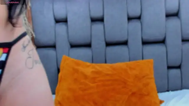 EMILYALEJANDRA webcam