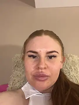 RedFoxQueen webcam