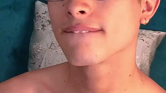 Aaron_Eze webcam