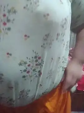 momo_loves webcam