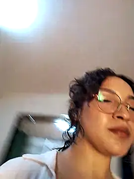 FallsForHerSmile webcam