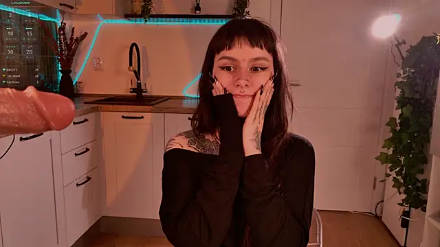 MichaellaMoon webcam
