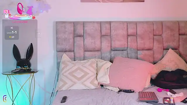 MiiaBlumm_ webcam