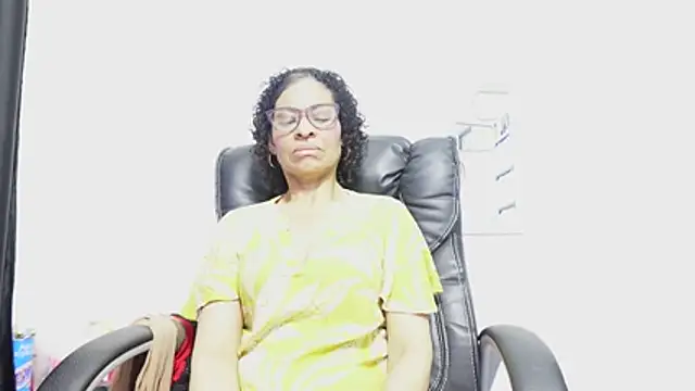 Aries_Mature webcam