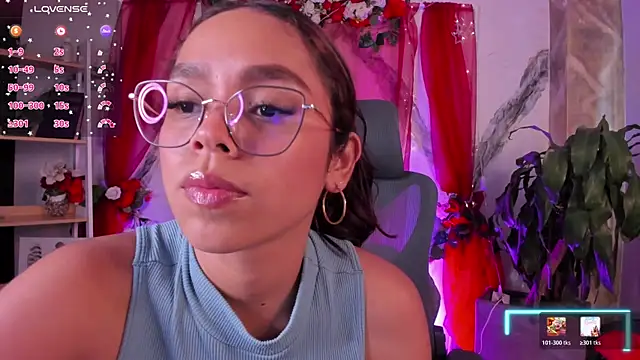 CarolineFyre webcam