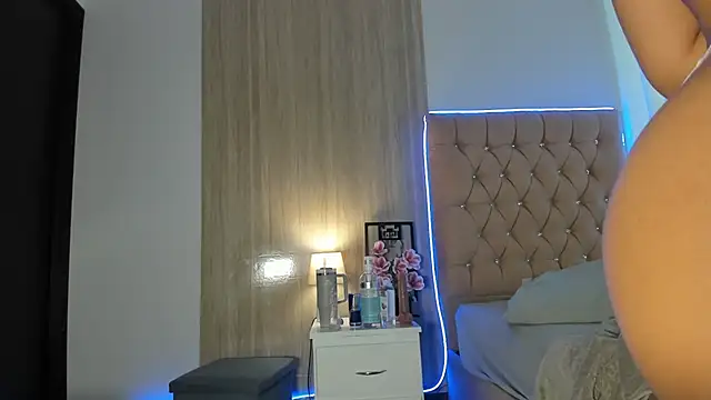 Maddyluxe webcam