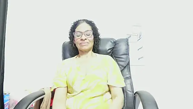 Aries_Mature webcam