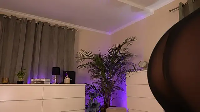 Tinydoll_XO webcam