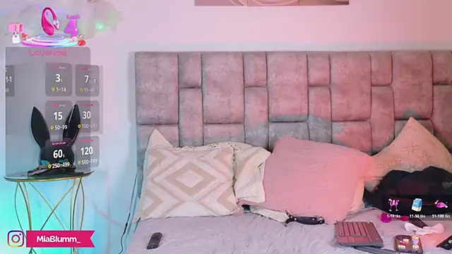 MiiaBlumm_ webcam