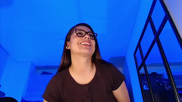 Pretty__Milf webcam