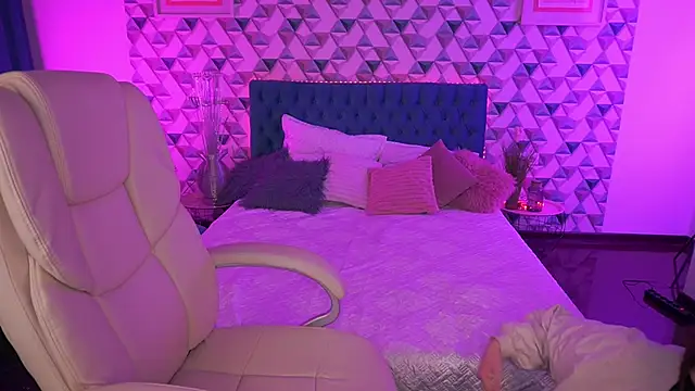 VikVikLove webcam