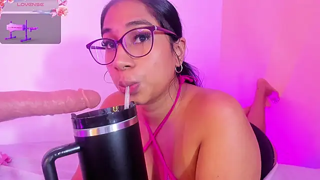 EMILYY_WALKER webcam