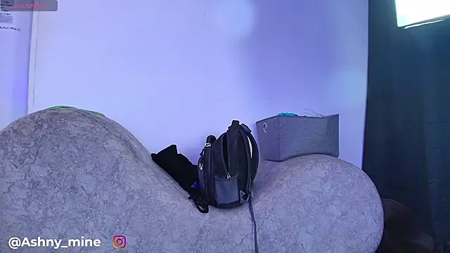 Ashnikko___ webcam
