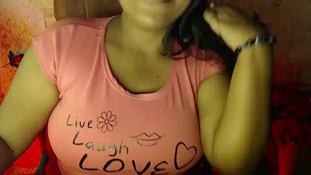 ItsMiraDesire webcam