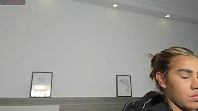 ZarahFoxx webcam