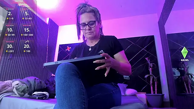 Agatha_Pleasure webcam