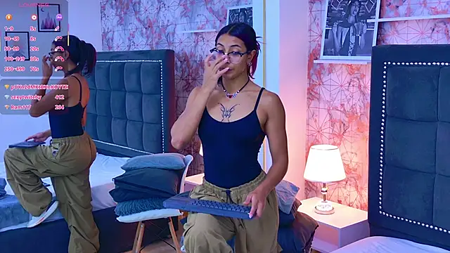 Raven_Gloomy webcam