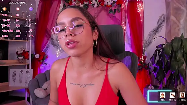 CarolineFyre webcam