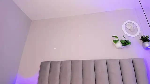 Tina_curly webcam