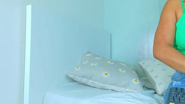 KylieAngel__ webcam