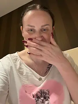 Webcam Model (TomilaSi)  is live.Free join now!
