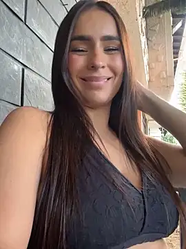 mau_white (F milf) - show tits and suck them
