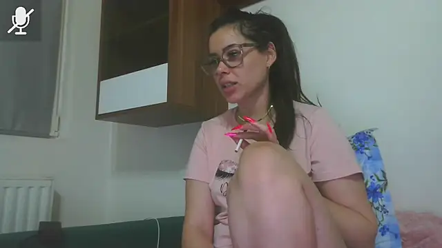 LovelyJulliette webcam