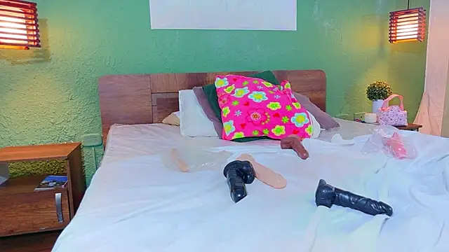 tinyy_whore18 webcam