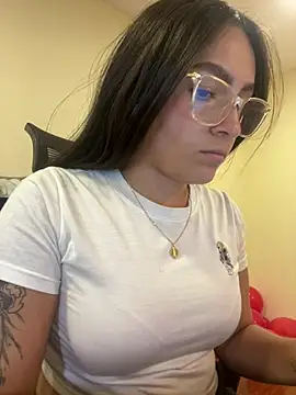 Alyha_Cortes webcam