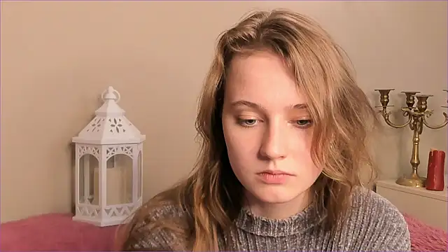 rubieheiser (F teen) - underboobs