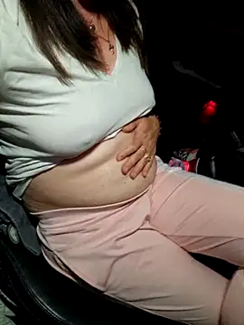 isabellecraft (F milf) - Dildo pussy in the truck