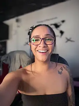 isabella-teen (F teen) - Take off my shirt🍒