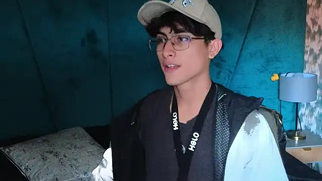 Aaron_Eze webcam