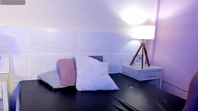 ALICEBLOOOM webcam