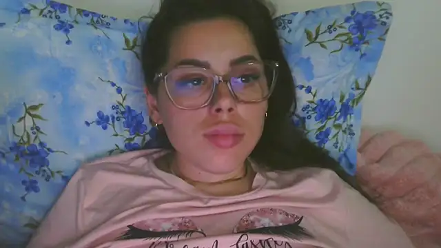 LovelyJulliette webcam