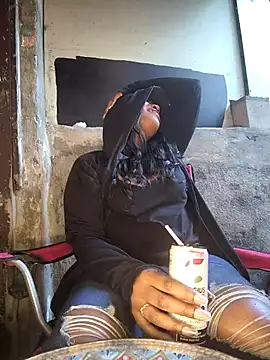 AmazonianMistress webcam